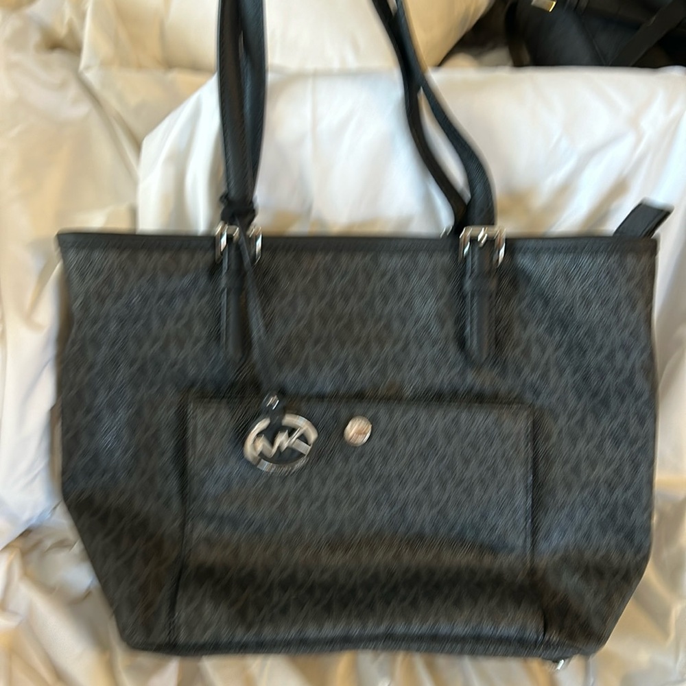Michael Kors medium tote great condition